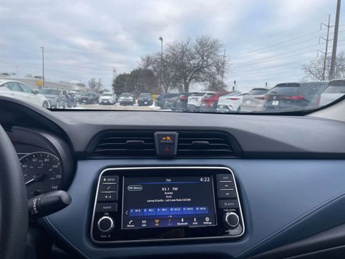 Used 2025 Nissan Versa SV image 17