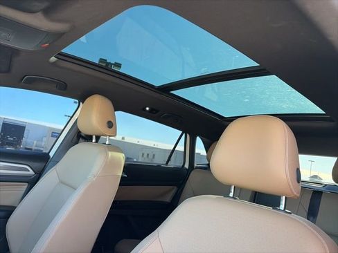 Used 2020 Volkswagen Atlas Cross Sport SEL image 19