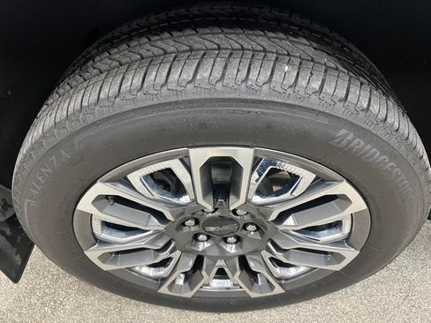 Used 2024 GMC Yukon Denali Ultimate AWD/4WD image 17