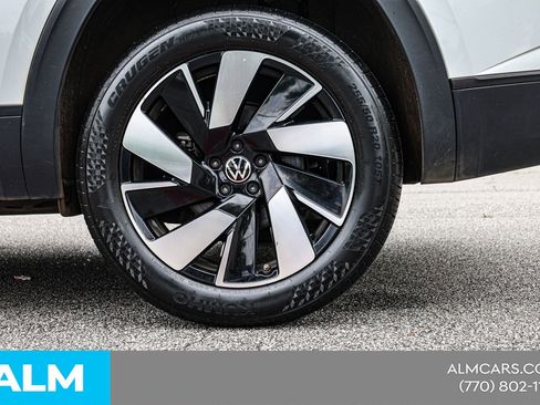 Used 2024 Volkswagen Atlas Cross Sport SE FWD image 17
