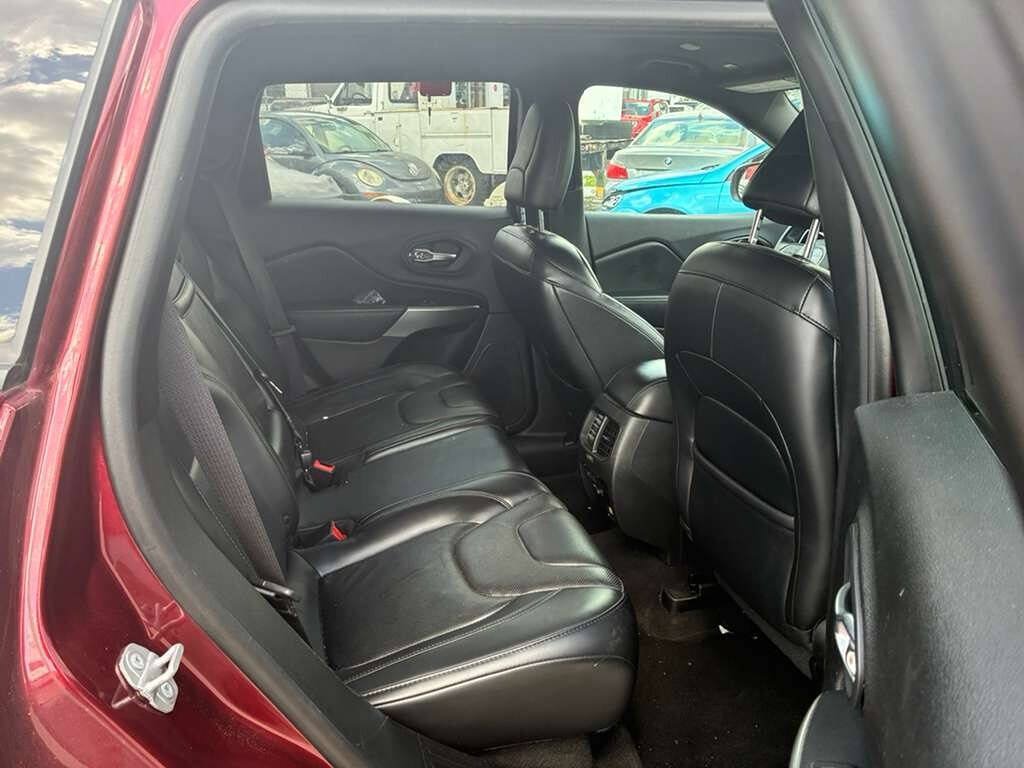 Used 2019 Jeep Cherokee High Altitude FWD image 11