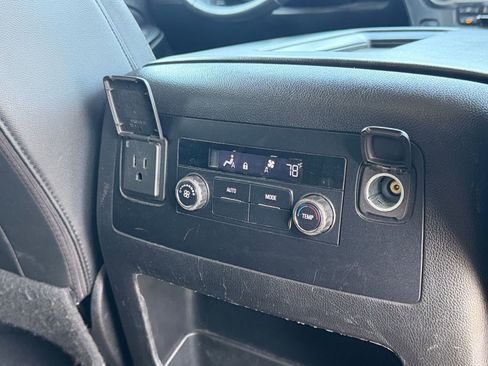 Used 2019 Chevrolet Suburban LT image 18