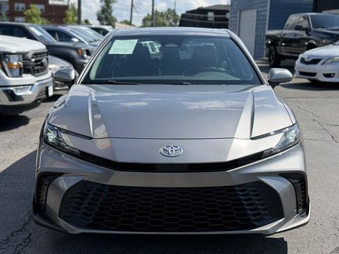 Used 2025 Toyota Camry SE FWD image 2
