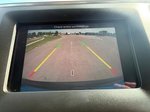 Used 2021 Jeep Cherokee Latitude Plus FWD image 24