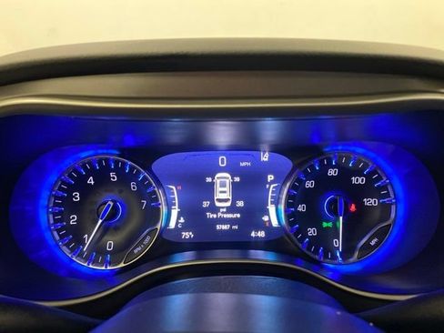 Used 2023 Chrysler Pacifica Touring-L FWD image 10