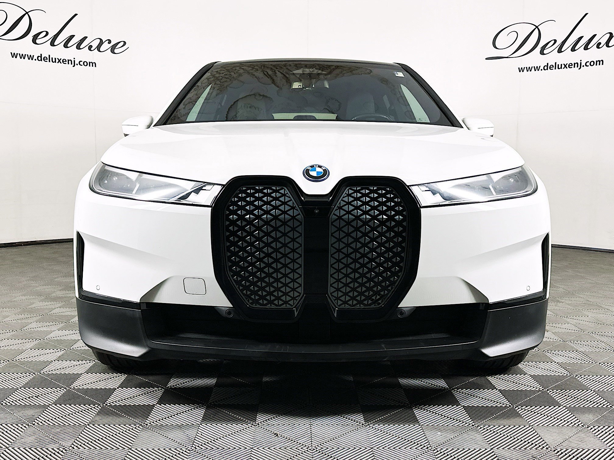 Used 2022 BMW iX xDrive50 w/ Premium Package AWD/4WD image 2