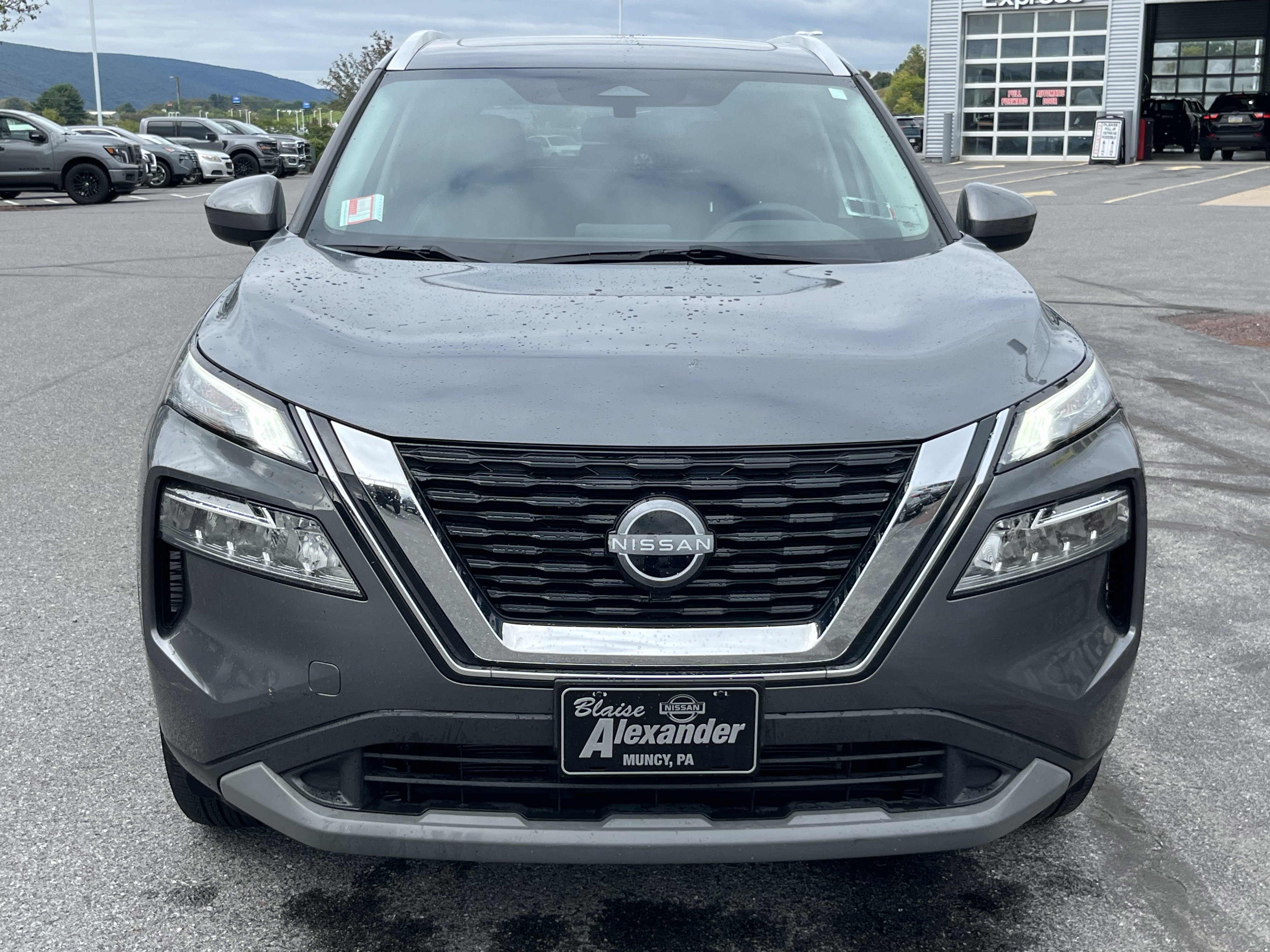 Used 2023 Nissan Rogue SV w/ SV Premium B Package AWD/4WD image 8