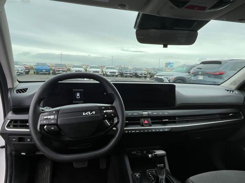 Used 2025 Kia K4 LXS image 32