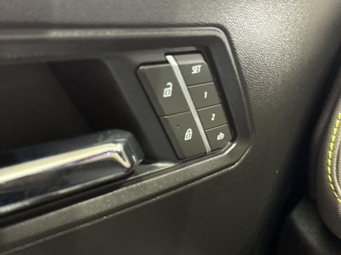 Used 2025 Chevrolet Colorado ZR2 w/ Midnight Edition AWD/4WD image 35