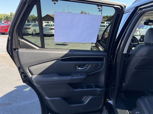 New 2025 Honda Pilot Touring image 16