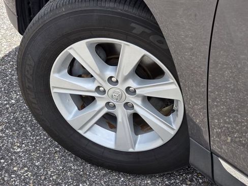 Used 2012 Toyota Highlander SE w/ Tow Pkg FWD image 31