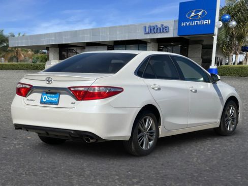 Used 2017 Toyota Camry SE FWD image 3
