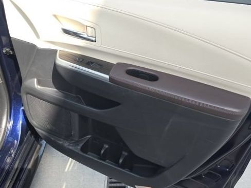 Used 2021 Toyota Sienna Platinum FWD image 30