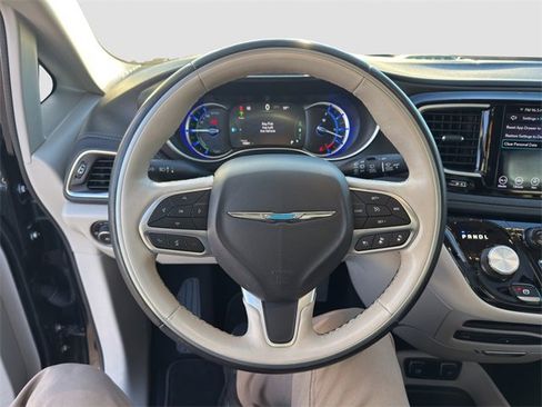 Used 2020 Chrysler Pacifica Limited w/ Advanced Safetytec Group image 10