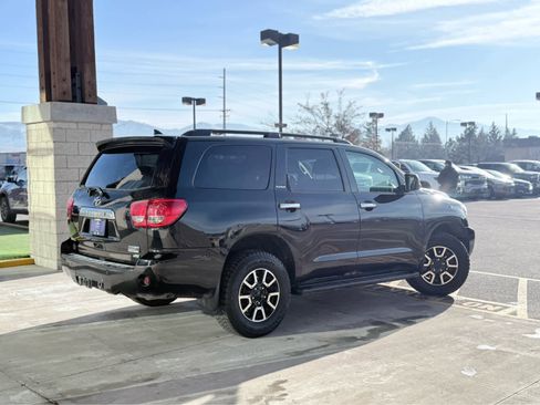 Used 2010 Toyota Sequoia Platinum image 5