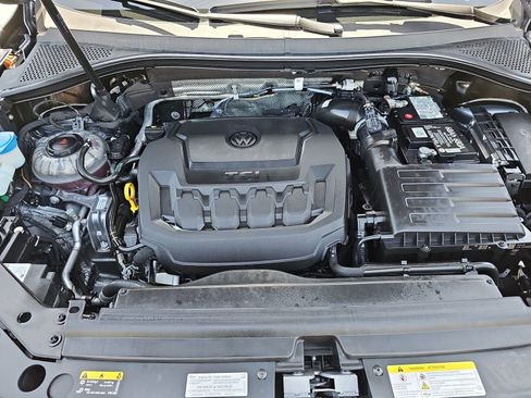 Certified 2023 Volkswagen Tiguan SE R-Line FWD image 30