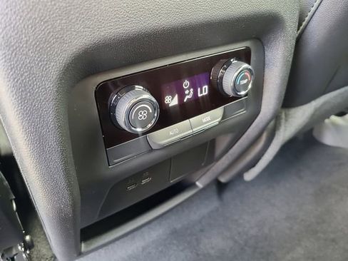 New 2026 Chevrolet Traverse LT image 13