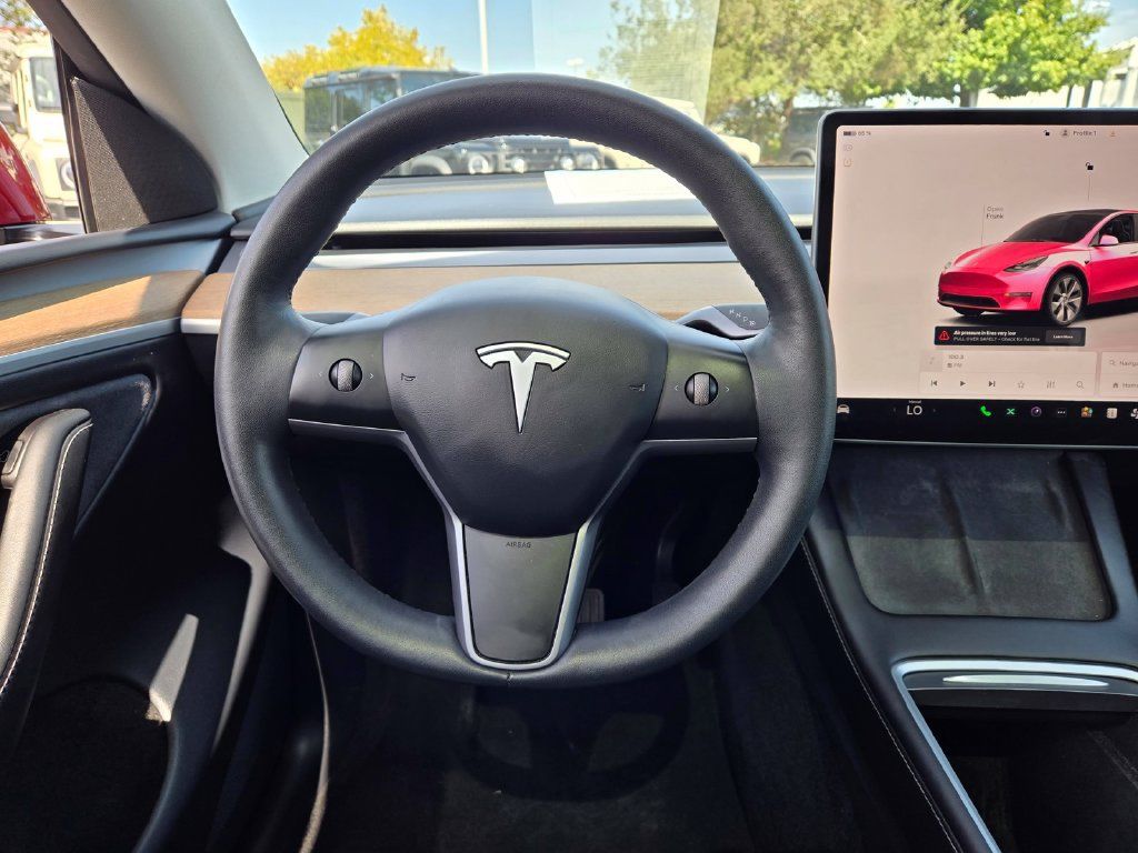 Used 2024 Tesla Model Y Long Range AWD/4WD image 16