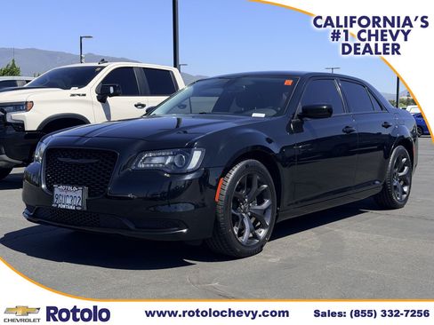 Used 2023 Chrysler 300 Touring w/ Sport Appearance Package RWD image 3