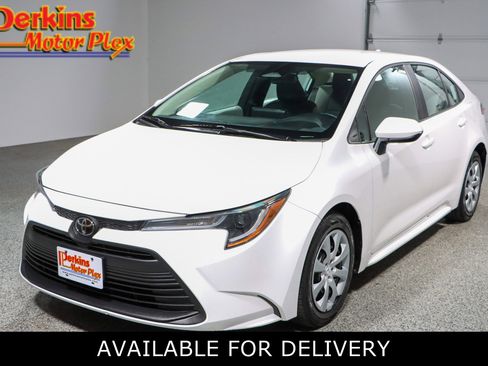 Used 2023 Toyota Corolla LE FWD image 1