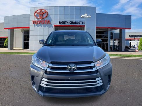 Used 2019 Toyota Highlander LE image 3