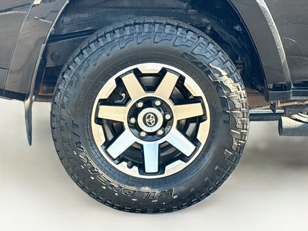 Used 2018 Toyota 4Runner TRD Off-Road Premium AWD/4WD image 32
