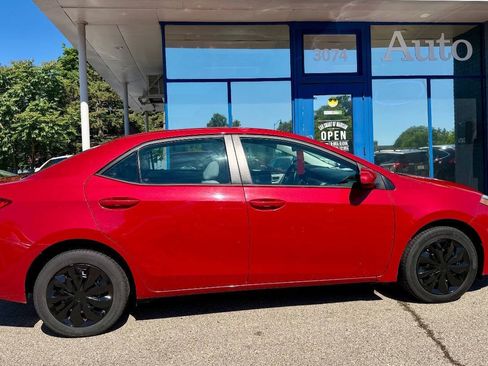 Used 2016 Toyota Corolla LE FWD image 2