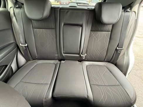 Used 2022 Chevrolet Trax LT w/ LT Convenience Package AWD/4WD image 15