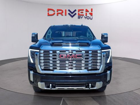 Used 2024 GMC Sierra 3500 Denali w/ Technology Package AWD/4WD image 8