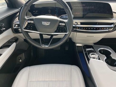 Used 2026 Cadillac Lyriq Signature Sport AWD/4WD image 10