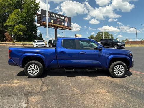 Used 2025 Toyota Tacoma SR5 AWD/4WD image 5