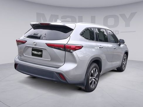 Used 2023 Toyota Highlander XLE FWD image 5