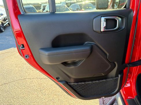 Used 2023 Jeep Gladiator Sport image 21