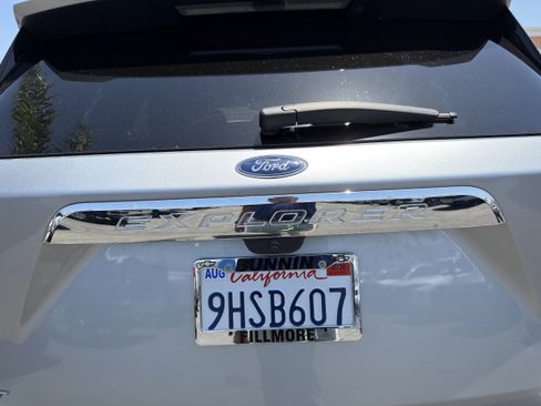 Used 2023 Ford Explorer XLT RWD image 40