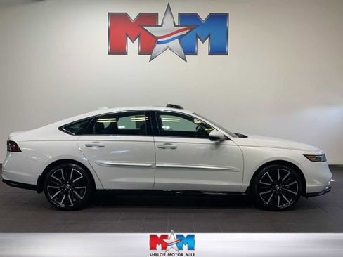 Used 2024 Honda Accord Touring image 1