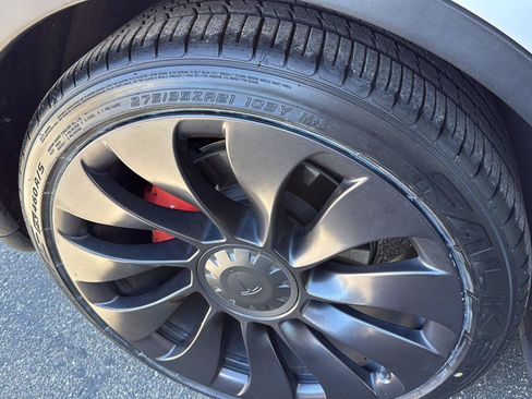 Used 2022 Tesla Model Y Performance AWD/4WD image 12