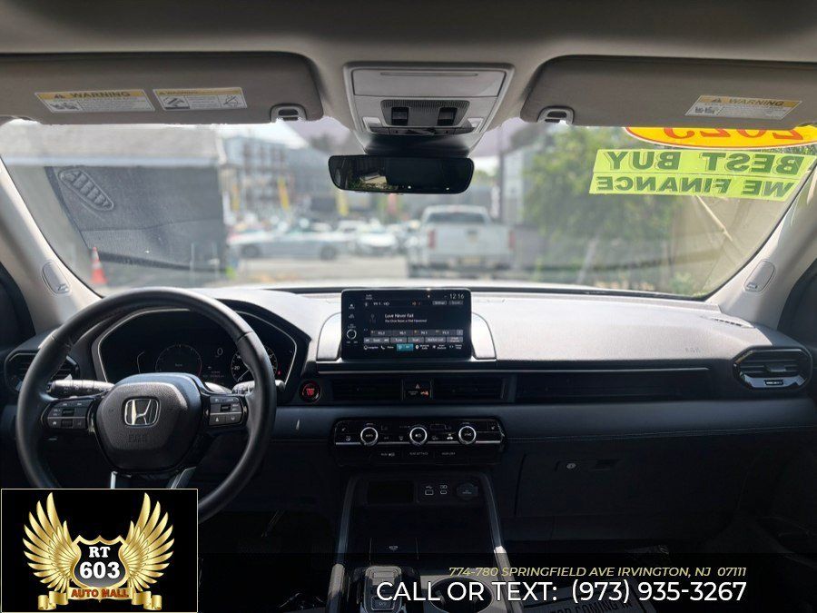 Used 2025 Honda Pilot Touring image 14