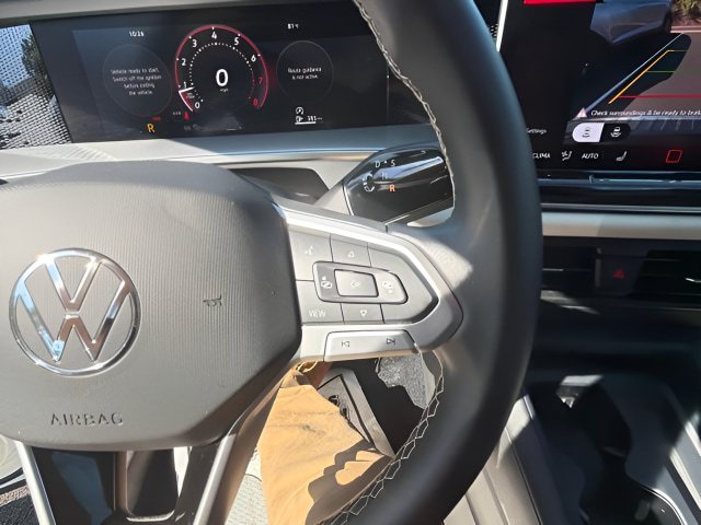 Certified 2025 Volkswagen Tiguan SE FWD image 12