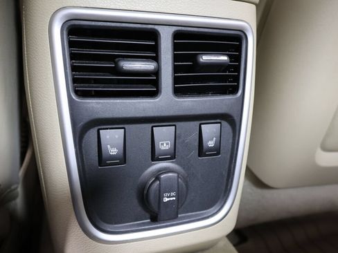 Used 2014 Chrysler 300 C RWD image 27