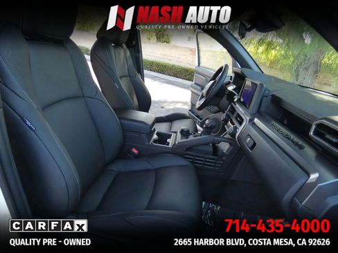 Used 2025 Toyota Tacoma TRD Sport AWD/4WD image 33