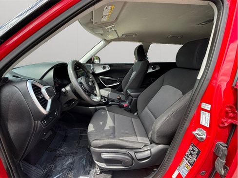 Used 2020 Kia Soul LX FWD image 2