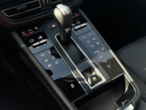 Certified 2026 Porsche Macan AWD/4WD image 20