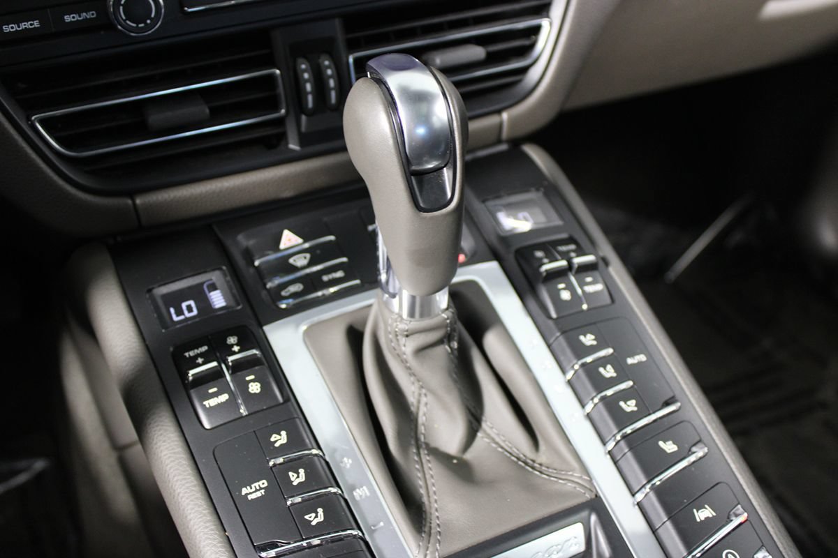 Used 2019 Porsche Macan AWD/4WD image 26