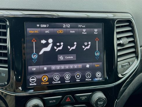 Used 2020 Jeep Grand Cherokee Altitude image 12