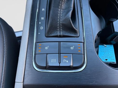 Used 2017 Kia Sedona LX w/ LX Essentials Premium Package image 23