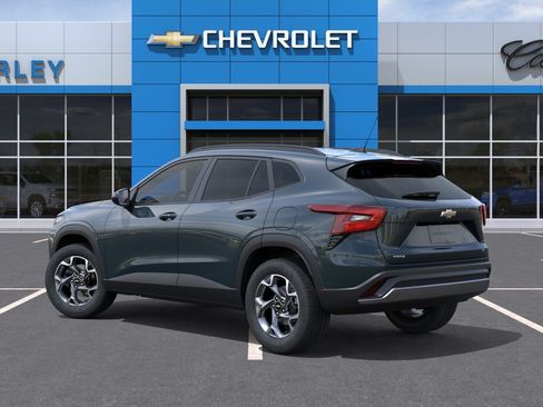 New 2026 Chevrolet Trax LT w/ Driver Confidence Package FWD image 3
