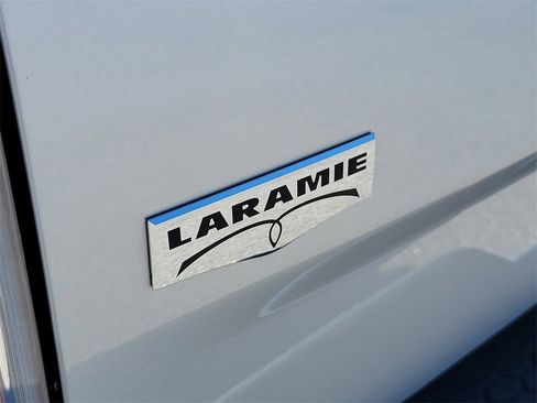 Used 2018 RAM 1500 Laramie image 9