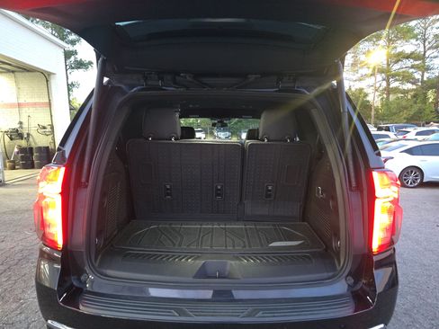 Used 2022 Chevrolet Tahoe LT w/ Luxury Package AWD/4WD image 13