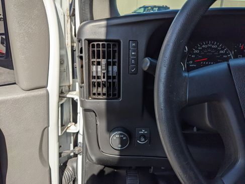 Used 2019 Chevrolet Express 2500 RWD image 33