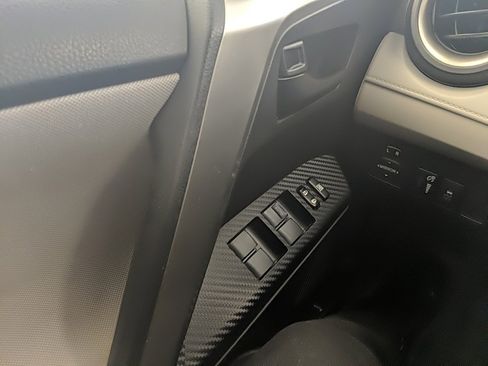 Used 2014 Toyota RAV4 LE image 19